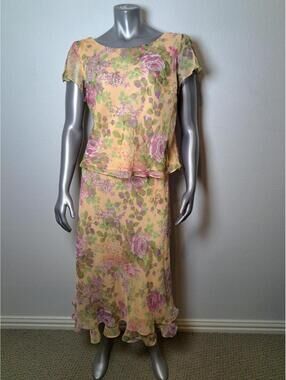 VYG STUDIO 1 Y2K floral print 2 piece set. Double Layered Lightweight 16p/fit L
